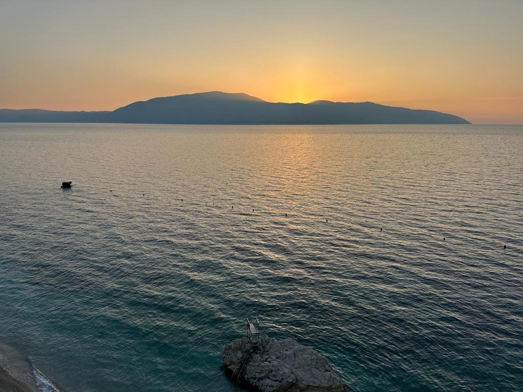 Beachfront With Hotel Facilities Vlore Exterior photo